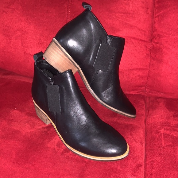 Charleston Shoe Co Middleton Black Leather Booties Sz 6 - Picture 2 of 10